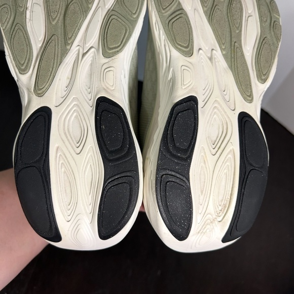 New Balance Light Green and White Sneakers - Picture 15 of 15